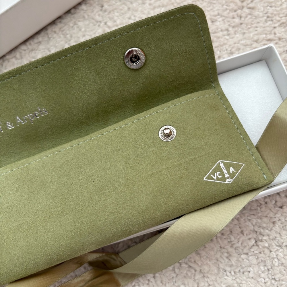 Authentic Van Cleef & Arpels Green Jewelry Pouch - image 5